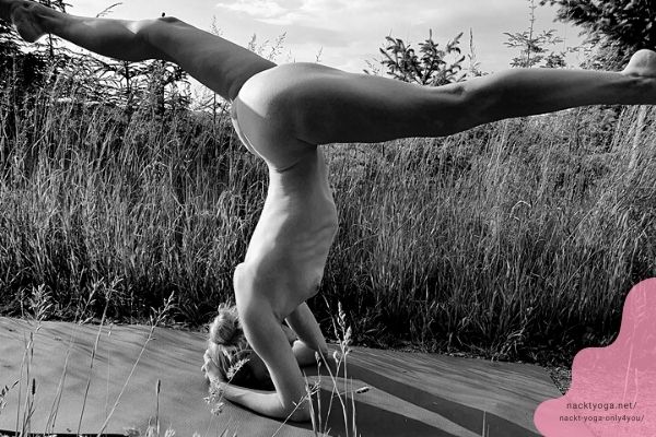 Naked Yoga Split in headstand